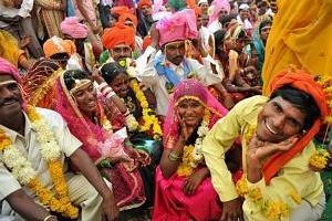 Mariage de 3600 couples simultanement en inde record du nombre de mariages