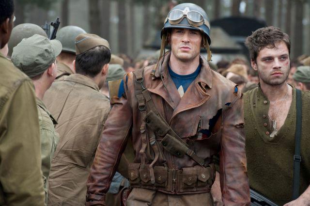 Première photo officielle pour Bucky dans Captain America ! thumb_captain_america_new_picture_chris_evans
