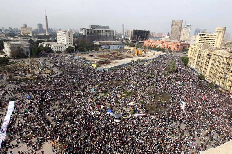En quelques heures mardi 1er février, la place Tahrir, épicentre de la révolte égyptienne, s'est remplie comme jamais. Plusieurs milliers de manifestants se sont rassemblés pour une marche géante pour protester contre le président Hosni Moubarak. 