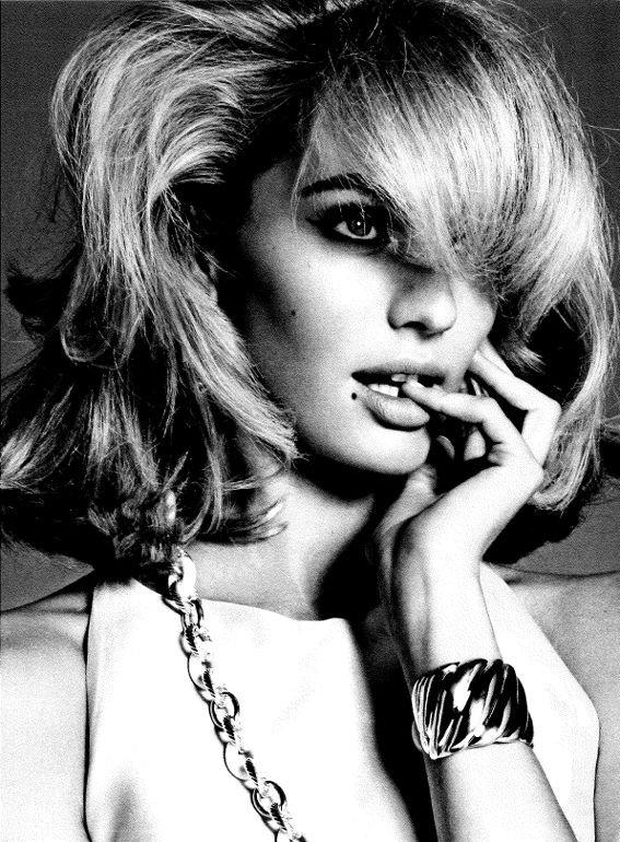 Candice Swanepoel par Steven Meisel pour Vogue Italie fevrier 2011 10