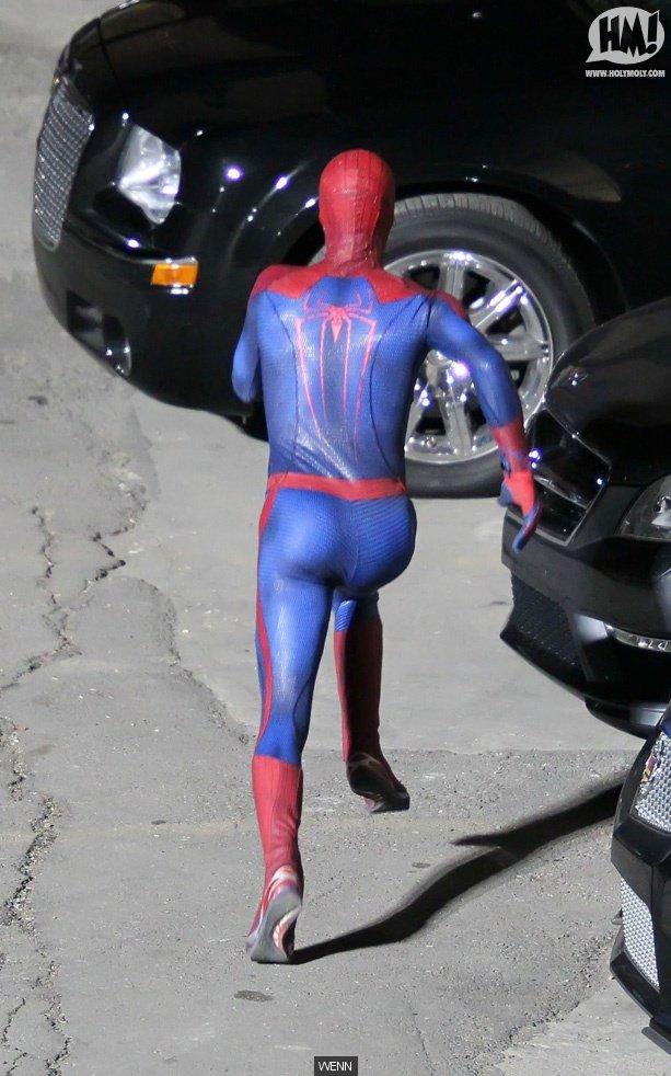 Photos: Garfield porte le costume de Spider-Man sur le tournage !