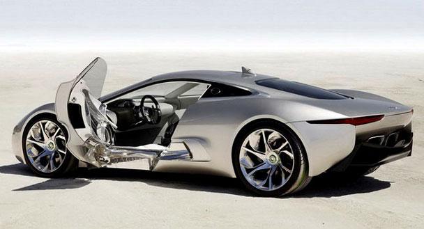 La Jaguar C-X75 remporte l’édition 2010 du Louis Vuitton Classic Concept Award.