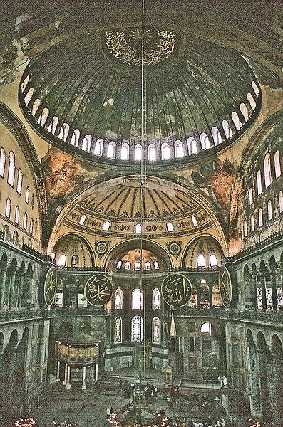 Sainte Sophie - Source: wikipedia Fichier:Ayasofya-Innenansicht.jpg