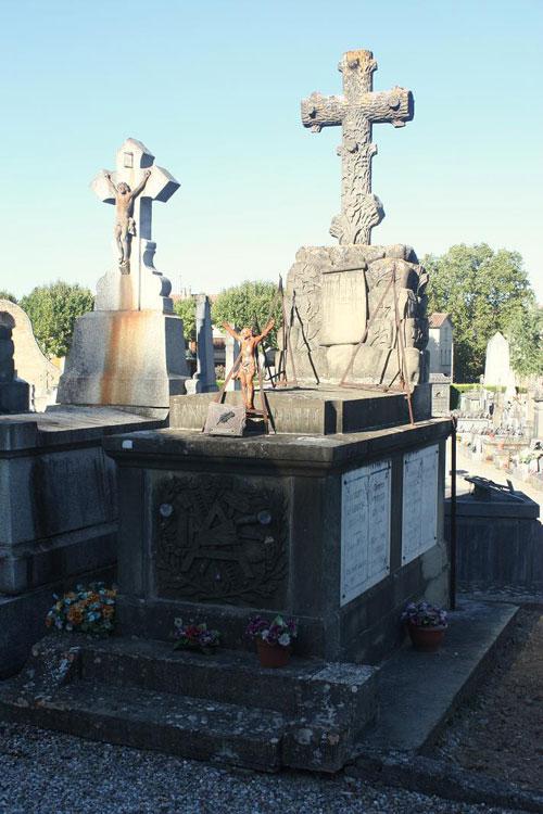 La tombe d'Antoine Marty, entrepreneur à Limoux (11) La tombe d'Antoine Marty, entrepreneur à Limoux (11)