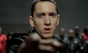 Eminem dans la pub pour Chrysler lors du Super Bowl