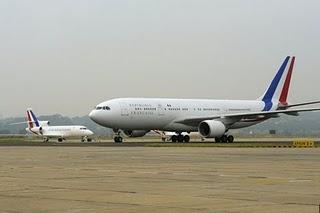 Nicolas Sarkozy : Ça plane pour moi ! Nicolas Sarkozy : Ça plane pour moi !