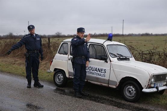 http://media.paperblog.fr/i/413/4138494/rien-declarer-dany-boon-L-NHWkSx.jpeg