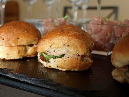 Pan bagna à la truite fumée, tomates séchées & roquette 060