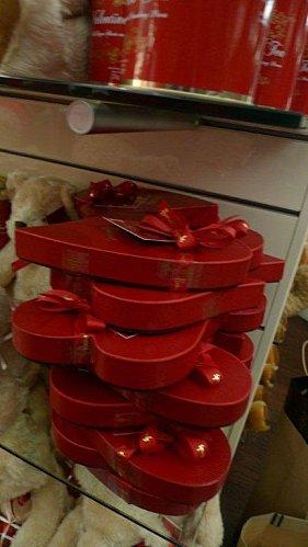 Saint valentin tu ne passeras pas par moi !!!! coeur-harrods.jpg