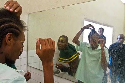 Qui voit-il ? Qui voit-il ?