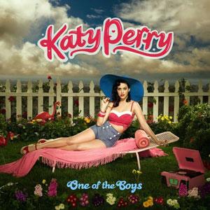 Katy Perry « Que faire de mes énormes seins? »
