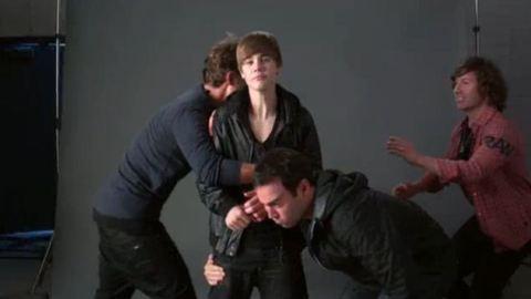 Justin Bieber ... Never Say Never ... La nouvelle version du clip, tirée du film Justin Bieber ... Never Say Never ... La nouvelle version du clip, tirée du film