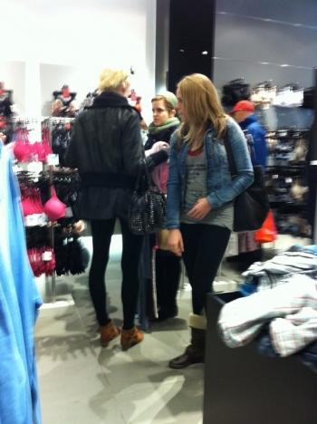 Emma Watson et Sophie Sumner en pleine séance de shopping