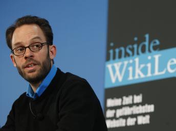 L'informaticien allemand, Daniel Domscheit-Berg, lors d'une conférence de presse pour présenter son livre «Inside WikiLeaks», à Berlin, le 10 février 2011.