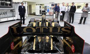 Les mécaniciens du Lotus Renault GP ont du boulot !