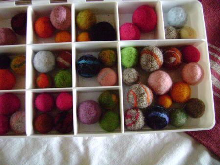 Je bricole : perles feutrées et yoyos DSC08337