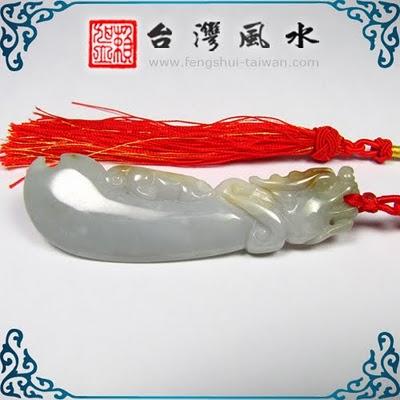 Amulettes Epée Dragon en jade Amulettes Epée Dragon en jade