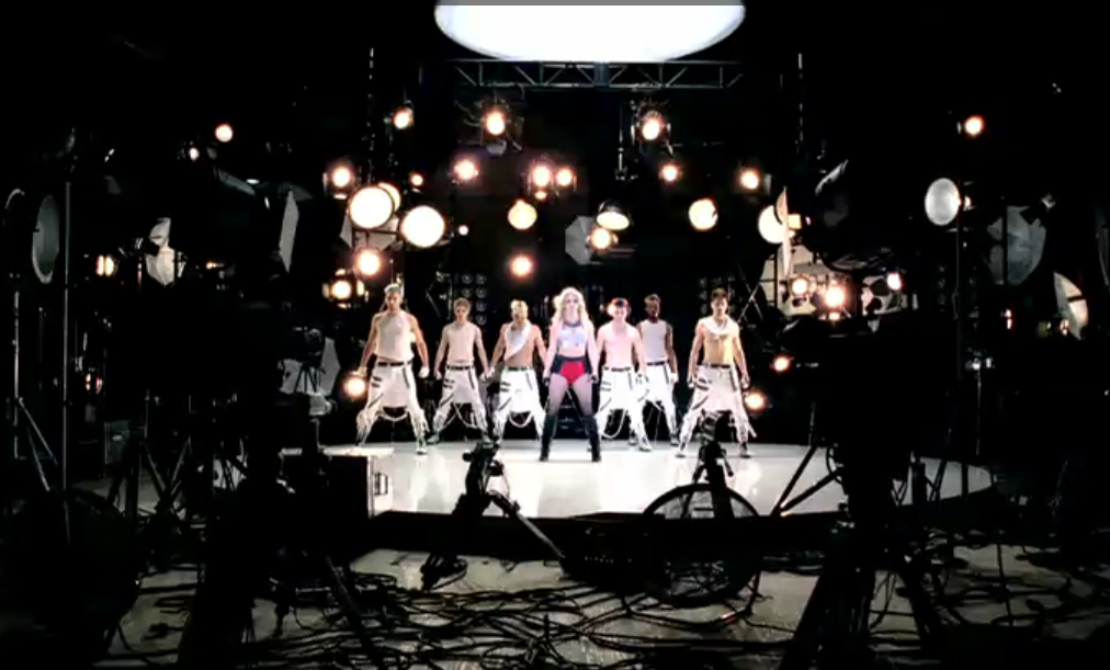 Capture d’écran 2011-02-13 à 01.25.58 NOUVEAU CLIP : BRITNEY SPEARS – HOLD IT AGAINST ME (PREVIEW – PREMIERES IMAGES)