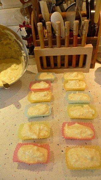 les gourmandises du dimanche..... petits-cakes.jpg