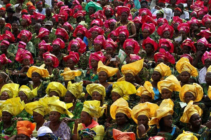 Mardi 8 février, ces femmes, aux tenues colorées, se sont rassemblées sur une place d’Ibadan, capitale et principale ville de l'état d'Oyo, au sud ouest du Nigeria, pour soutenir Goodluck Jonathan, en campagne pour un second mandat présidentiel qui se tiendra le 9 avril prochain.