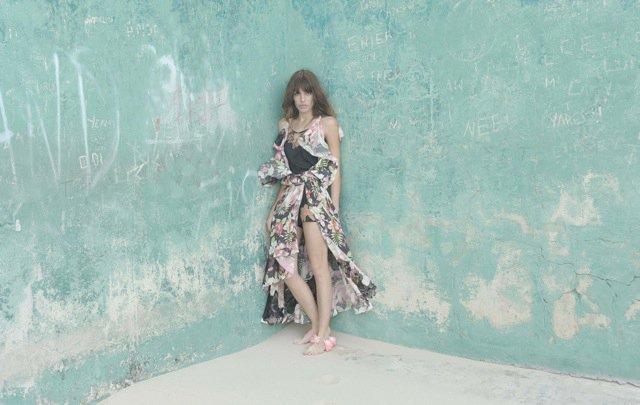 Afin d’illustrer sa nouvelle collection Printemps Eté... Afin d’illustrer sa nouvelle collection Printemps Eté...