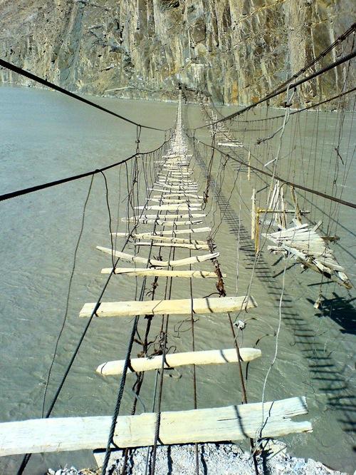 pont terrifiant vertige dangereux