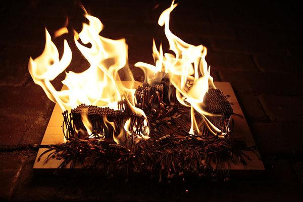 art-pixel-allumettes2 Love on fire