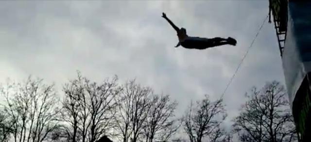 Record du monde de saut dans 30cm d’eau | Vidéo Record du monde de saut dans 30cm d’eau | Vidéo