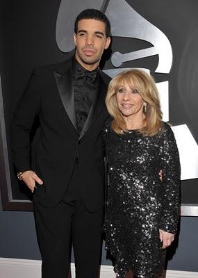 Le Tapis Rouge de la 53ème cérémonie des Grammy Awards (hier soir) Le Tapis Rouge de la 53ème cérémonie des Grammy Awards (hier soir)