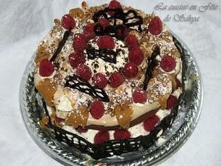 Gâteau au chocolat meringué au mascarpone, caramel à la fleur de sel et framboises