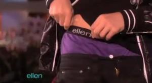 Justin Bieber montre ses sous-vêtements à la télé