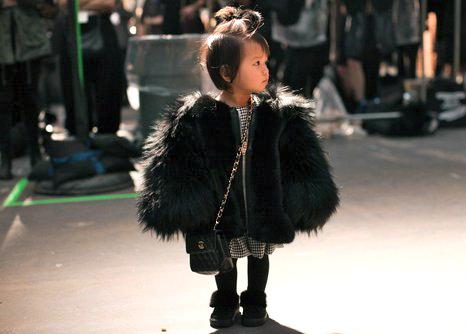 - Alexander Wang fait sensation à la Fashion Week de New York mais sa nièce de 4 ans réussit à lui voler la vedette !