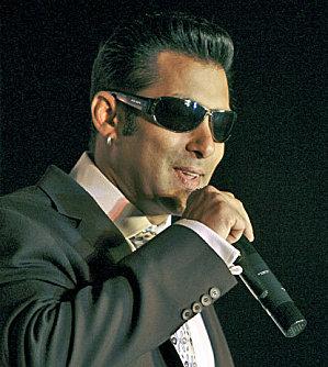 Les 13 acteurs Bollywood les plus actifs en 2010 (1/2) 11f77_salman-khanw.jpg