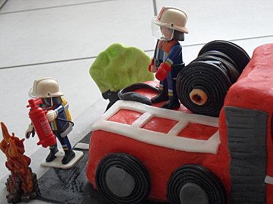 Voila le gateau d'anni de mon fils SAM_7197.JPG