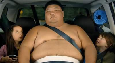 Marketing : un sumo dans une pub pour une voiture ! (VIDEO)