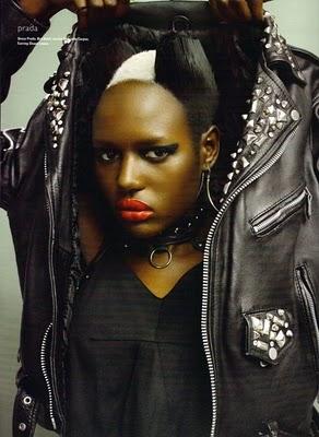 Somptueuse Adja Deng dans I-D mag (pre-spring 2011) Somptueuse Adja Deng dans I-D mag (pre-spring 2011)