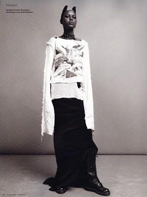 Somptueuse Adja Deng dans I-D mag (pre-spring 2011) Somptueuse Adja Deng dans I-D mag (pre-spring 2011)