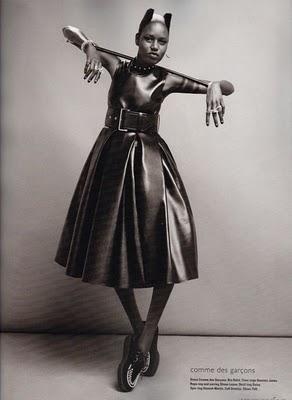 Somptueuse Adja Deng dans I-D mag (pre-spring 2011) Somptueuse Adja Deng dans I-D mag (pre-spring 2011)
