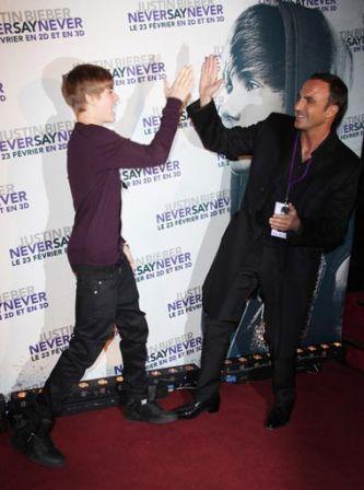 Justin_Bieber_arriving_French_premiere_movie_eyayx-wRjIal.jpg