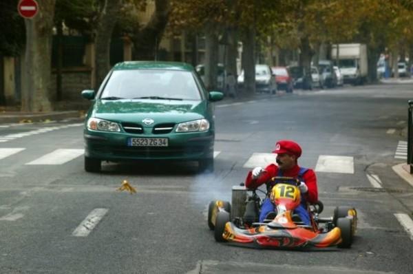 Rémi Gaillard – Mario Kart 2 (2011) - Il est définitivement dingue!