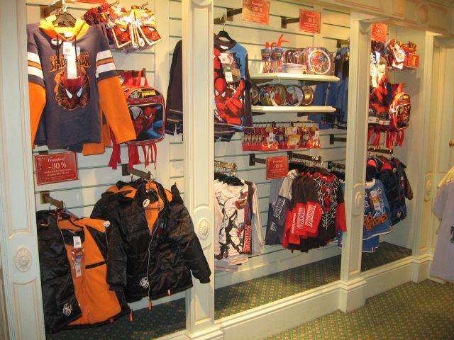 Photos: Les super-héros Marvel déjà bien présents à Disney ! spider-man-disney-2011-02