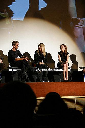 Pics of Q&A; at the Callao cinema Madrid promo Twilight ! Tous2.jpg