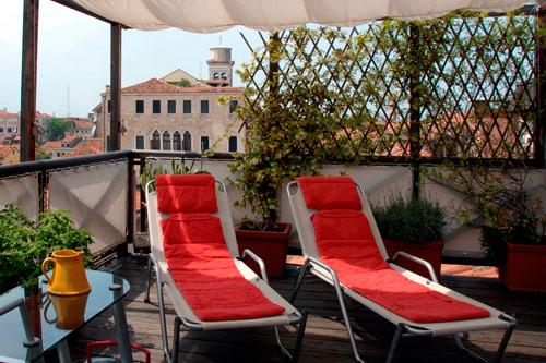 Ca-Pisani-hotel-luxe-terrasse-venise-Italie-hoostamagazine