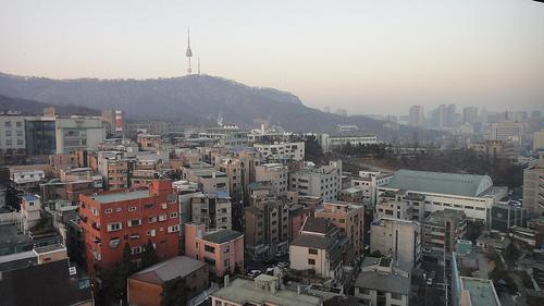 De l'Hotel, Seoul Tower et des jarres à Kimchi sur chaque balcon