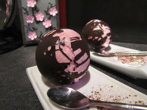 Mousse à la framboise en cage au chocolat IMG_9302