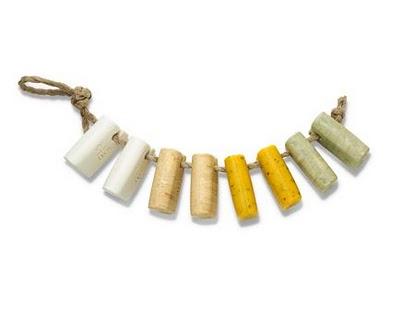 LES NOUVEAUX SAVONS VONT-ILS DETRÔNER LE GEL-DOUCHE ? LES NOUVEAUX SAVONS VONT-ILS DETRÔNER LE GEL-DOUCHE ?