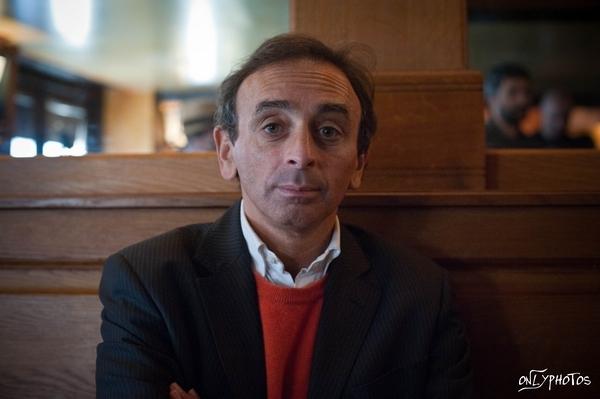 Rassemblement contre Mr Sarkozy. Portraits d'Eric Zemmour. eric-zemmour