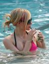Avril Lavigne en bikini