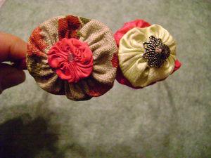 Boucles d'oreille, barrettes, broches en feutre, soie, perles DSC08437