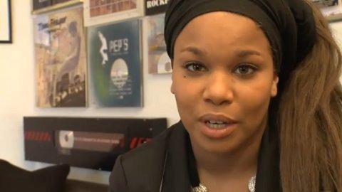 Soprano ... son featuring avec Mélissa NKonda sur Nouveaux Horizons (vidéo) Soprano ... son featuring avec Mélissa NKonda sur Nouveaux Horizons (vidéo)